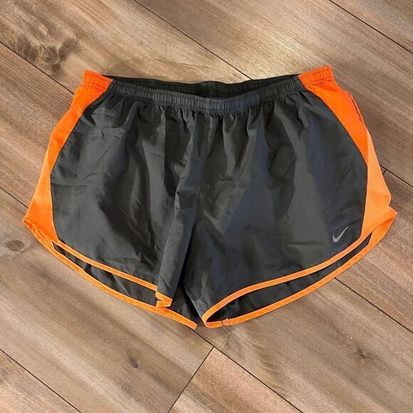 Nike Grey Athletic Workout Shorts Women XL Bin D-24 - Picture 1 of 4
